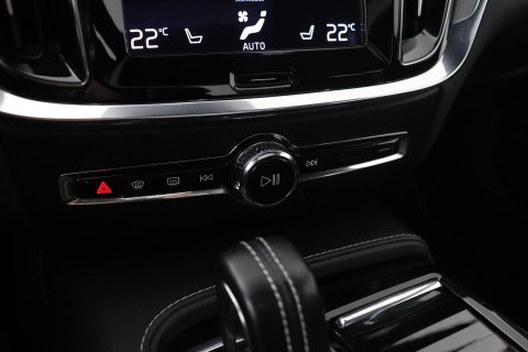 Volvo S60 T8 AWD Polestar Engineered | Schuif-/kanteldak | 20 inch | Bowers & Wilkins | Head-Up | 360 Camera | Stoel+Stuurverwarming