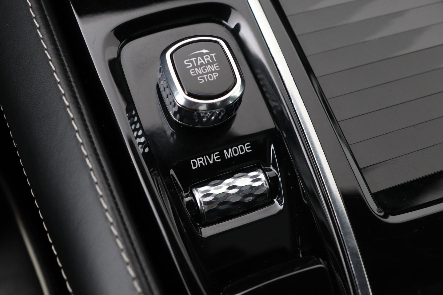 Volvo S60 T8 AWD Polestar Engineered | Schuif-/kanteldak | 20 inch | Bowers & Wilkins | Head-Up | 360 Camera | Stoel+Stuurverwarming