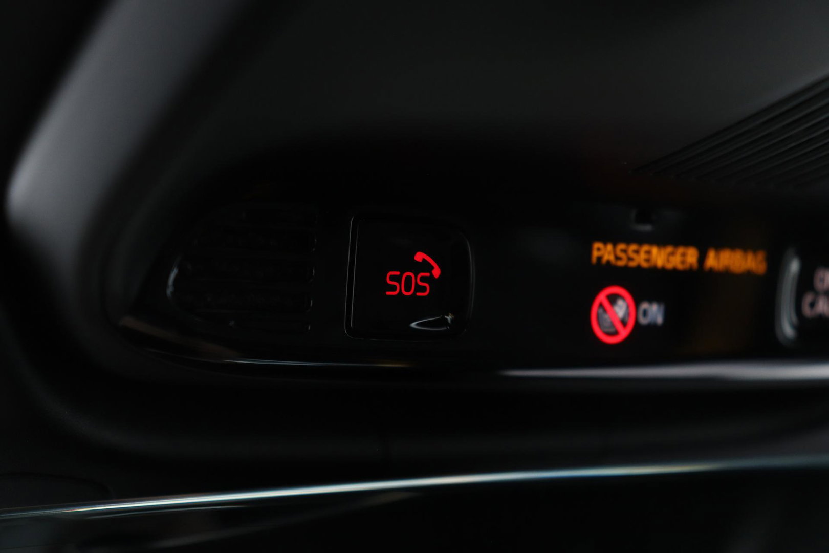 Volvo S60 T8 AWD Polestar Engineered | Schuif-/kanteldak | 20 inch | Bowers & Wilkins | Head-Up | 360 Camera | Stoel+Stuurverwarming