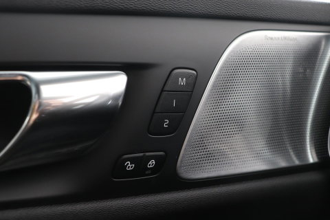 Volvo S60 T8 AWD Polestar Engineered | Schuif-/kanteldak | 20 inch | Bowers & Wilkins | Head-Up | 360 Camera | Stoel+Stuurverwarming