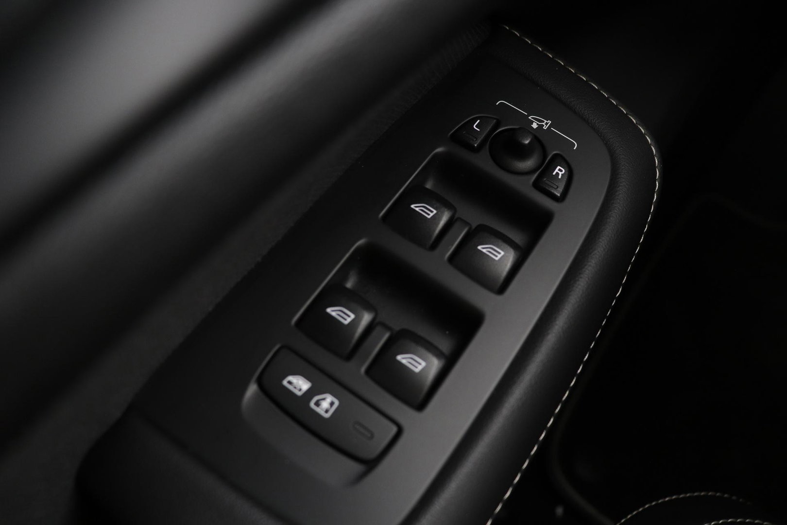 Volvo S60 T8 AWD Polestar Engineered | Schuif-/kanteldak | 20 inch | Bowers & Wilkins | Head-Up | 360 Camera | Stoel+Stuurverwarming