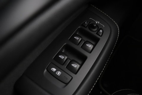 Volvo S60 T8 AWD Polestar Engineered | Schuif-/kanteldak | 20 inch | Bowers & Wilkins | Head-Up | 360 Camera | Stoel+Stuurverwarming