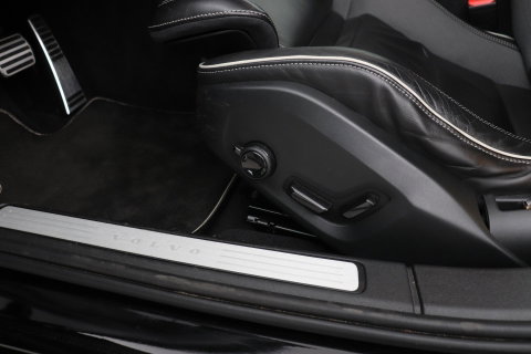 Volvo S60 T8 AWD Polestar Engineered | Schuif-/kanteldak | 20 inch | Bowers & Wilkins | Head-Up | 360 Camera | Stoel+Stuurverwarming