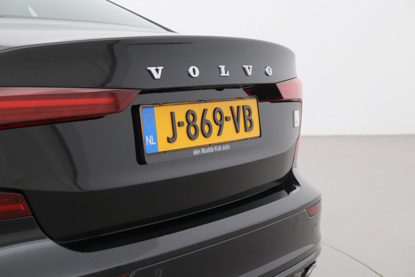 Volvo S60 T8 AWD Polestar Engineered | Schuif-/kanteldak | 20 inch | Bowers & Wilkins | Head-Up | 360 Camera | Stoel+Stuurverwarming
