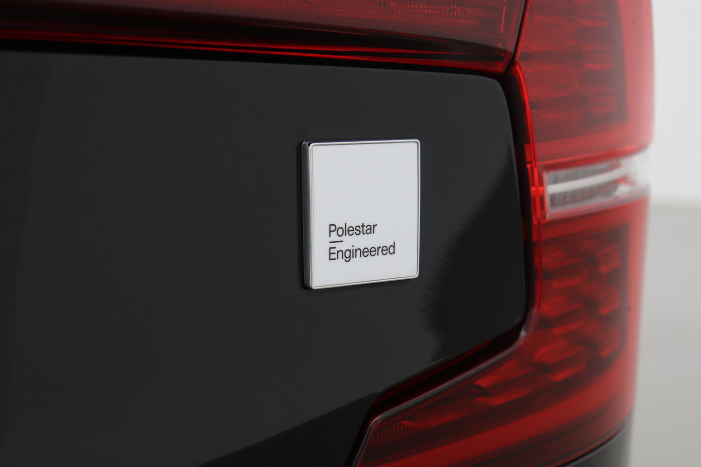 Volvo S60 T8 AWD Polestar Engineered | Schuif-/kanteldak | 20 inch | Bowers & Wilkins | Head-Up | 360 Camera | Stoel+Stuurverwarming