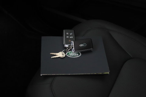 Land Rover Defender 2.0 P300e 110 X | FACELIFT | Explorer Pack | ClearSight | Meridian Surround | Trekhaak | Luchtvering | Koelbox | Panoramadak