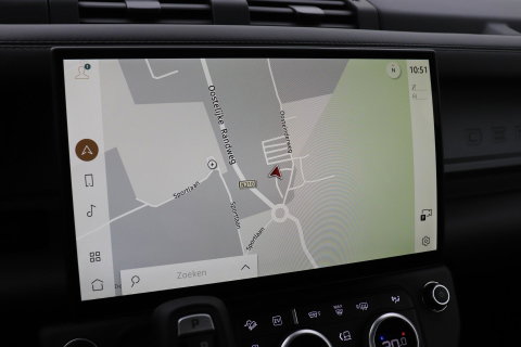 Land Rover Defender 2.0 P300e 110 X | FACELIFT | Explorer Pack | ClearSight | Meridian Surround | Trekhaak | Luchtvering | Koelbox | Panoramadak