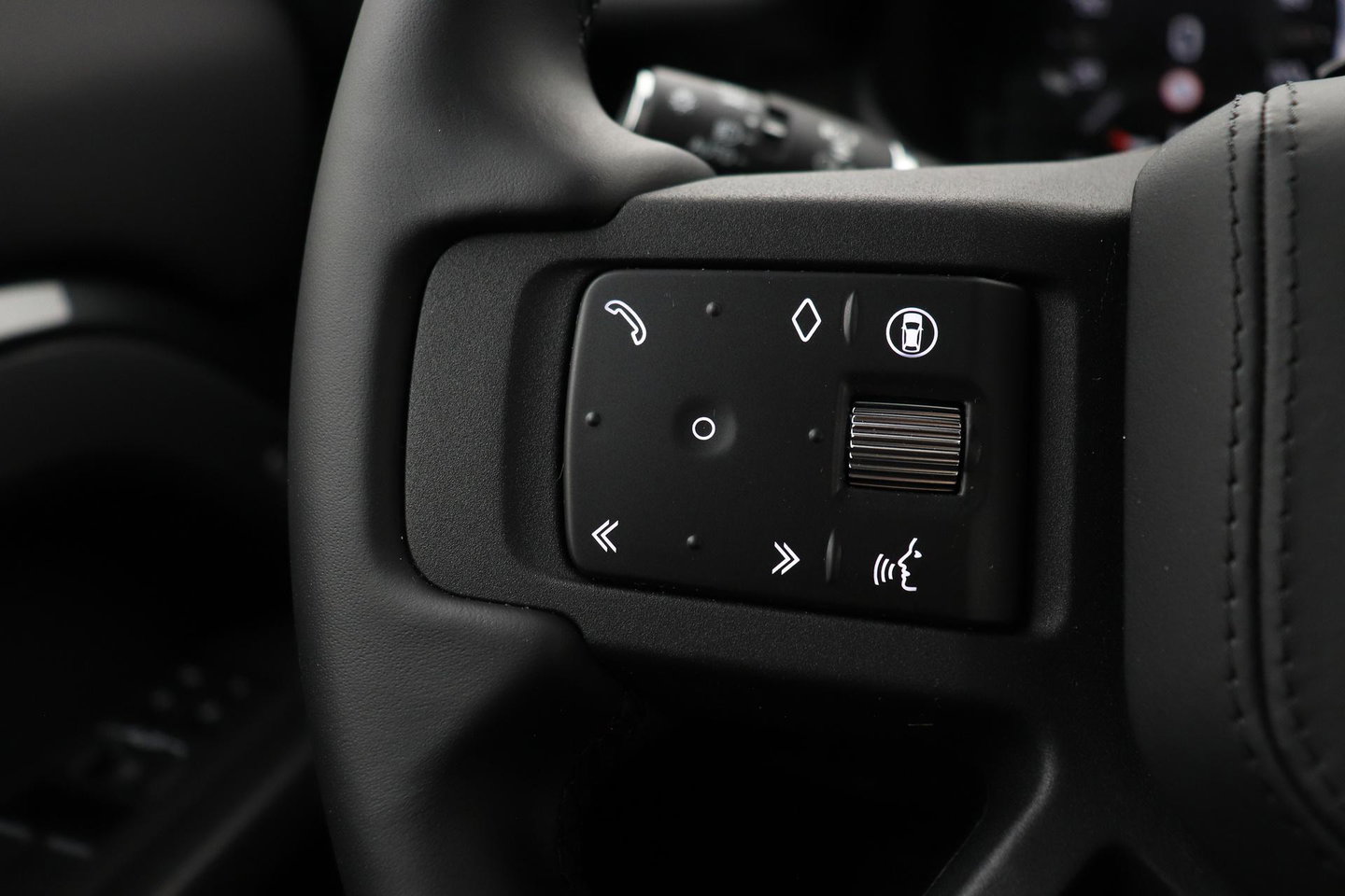 Land Rover Defender 2.0 P300e 110 X | FACELIFT | Explorer Pack | ClearSight | Meridian Surround | Trekhaak | Luchtvering | Koelbox | Panoramadak
