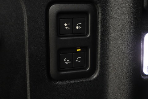 Land Rover Defender 2.0 P300e 110 X | FACELIFT | Explorer Pack | ClearSight | Meridian Surround | Trekhaak | Luchtvering | Koelbox | Panoramadak