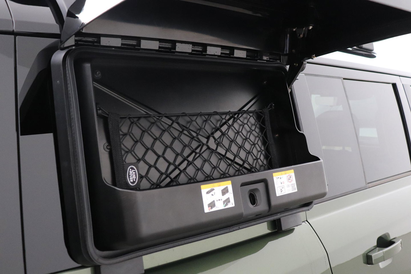 Land Rover Defender 2.0 P300e 110 X | FACELIFT | Explorer Pack | ClearSight | Meridian Surround | Trekhaak | Luchtvering | Koelbox | Panoramadak