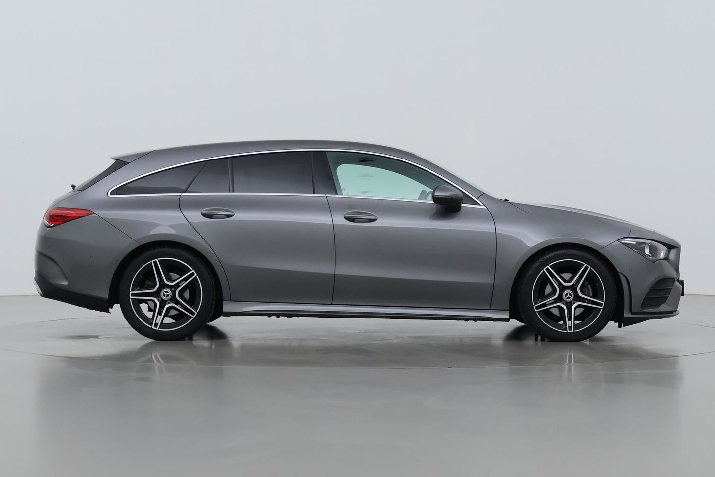 Mercedes-Benz CLA Shooting Brake 180 Advantage | Camera | PDC V+A | Stoelverwarming | Getint Glas | 18 Inch