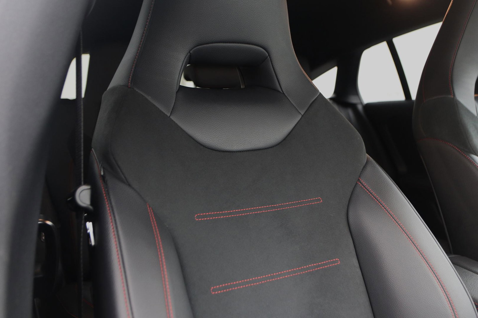 Mercedes-Benz CLA Shooting Brake 180 Advantage | Camera | PDC V+A | Stoelverwarming | Getint Glas | 18 Inch