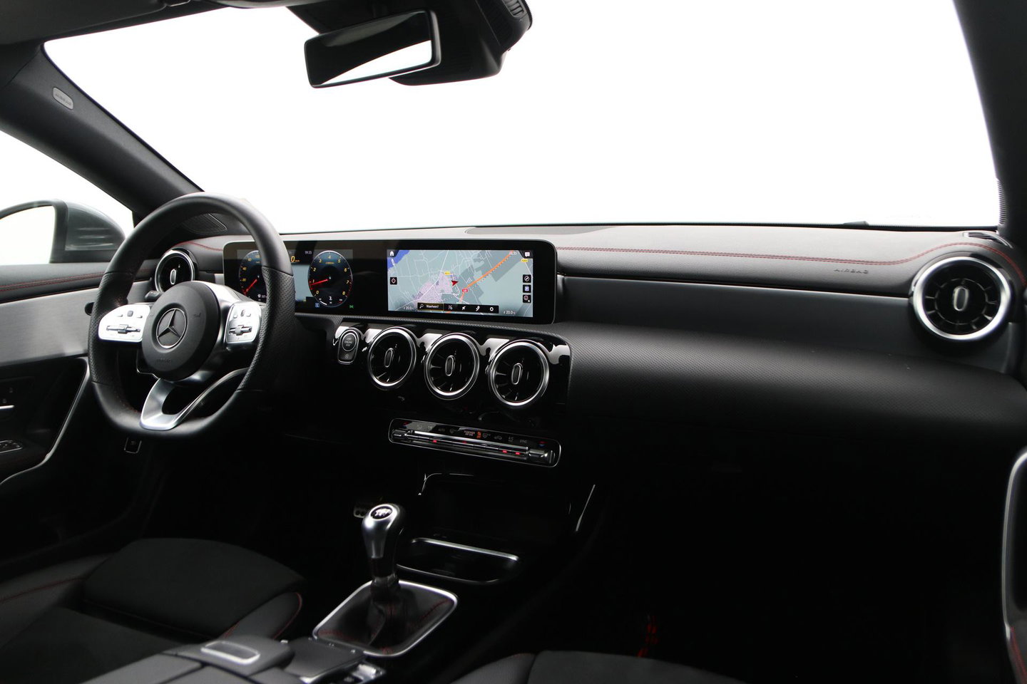 Mercedes-Benz CLA Shooting Brake 180 Advantage | Camera | PDC V+A | Stoelverwarming | Getint Glas | 18 Inch