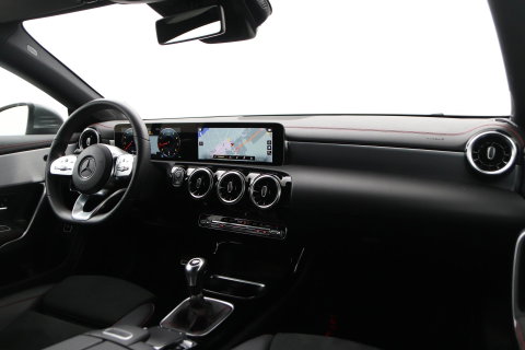 Mercedes-Benz CLA Shooting Brake 180 Advantage | Camera | PDC V+A | Stoelverwarming | Getint Glas | 18 Inch