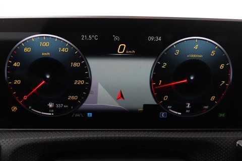 Mercedes-Benz CLA Shooting Brake 180 Advantage | Camera | PDC V+A | Stoelverwarming | Getint Glas | 18 Inch