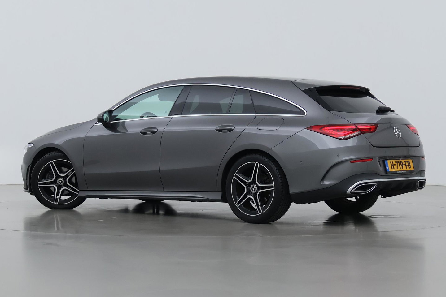 Mercedes-Benz CLA Shooting Brake 180 Advantage | Camera | PDC V+A | Stoelverwarming | Getint Glas | 18 Inch