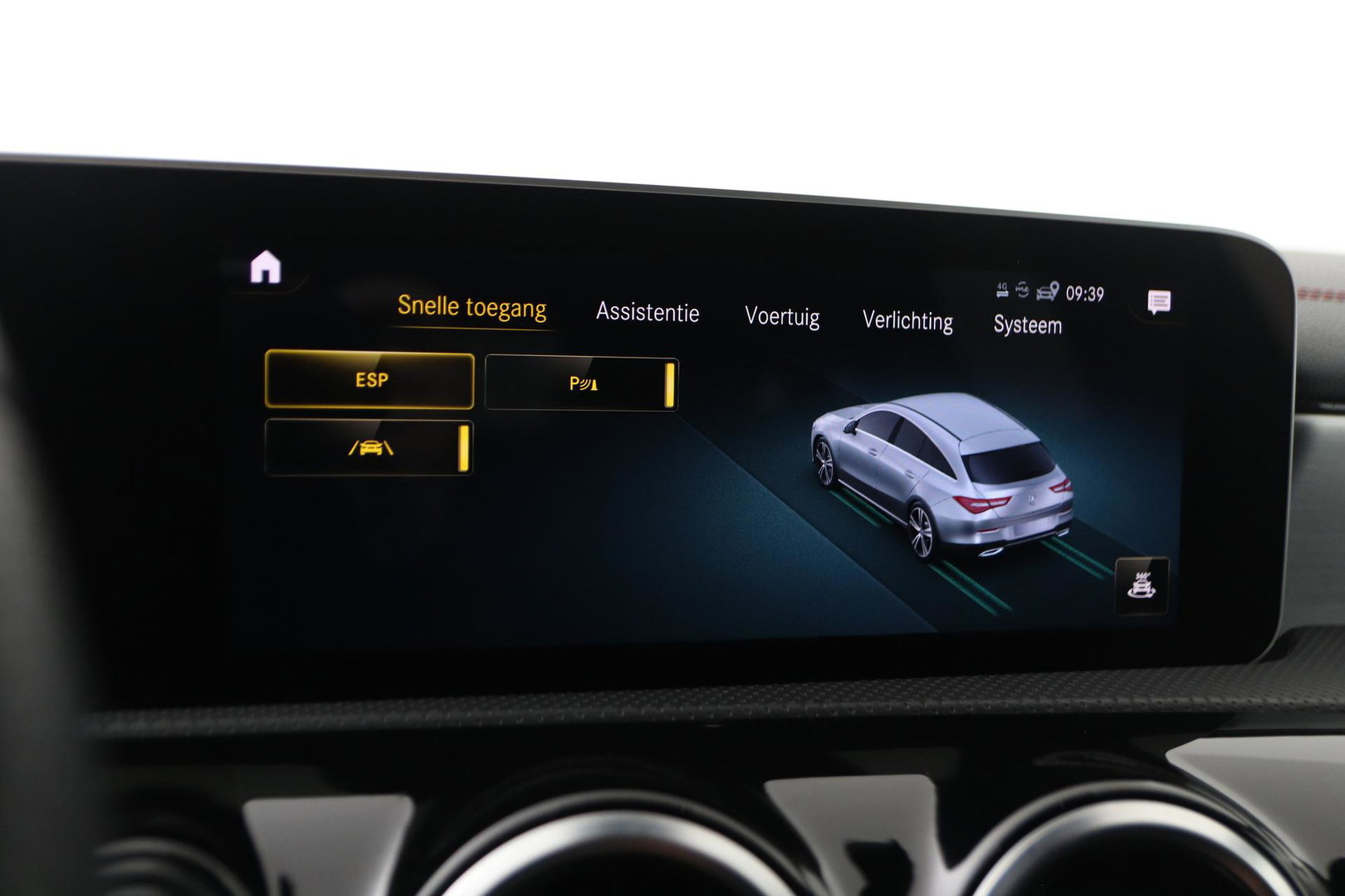Mercedes-Benz CLA Shooting Brake 180 Advantage | Camera | PDC V+A | Stoelverwarming | Getint Glas | 18 Inch