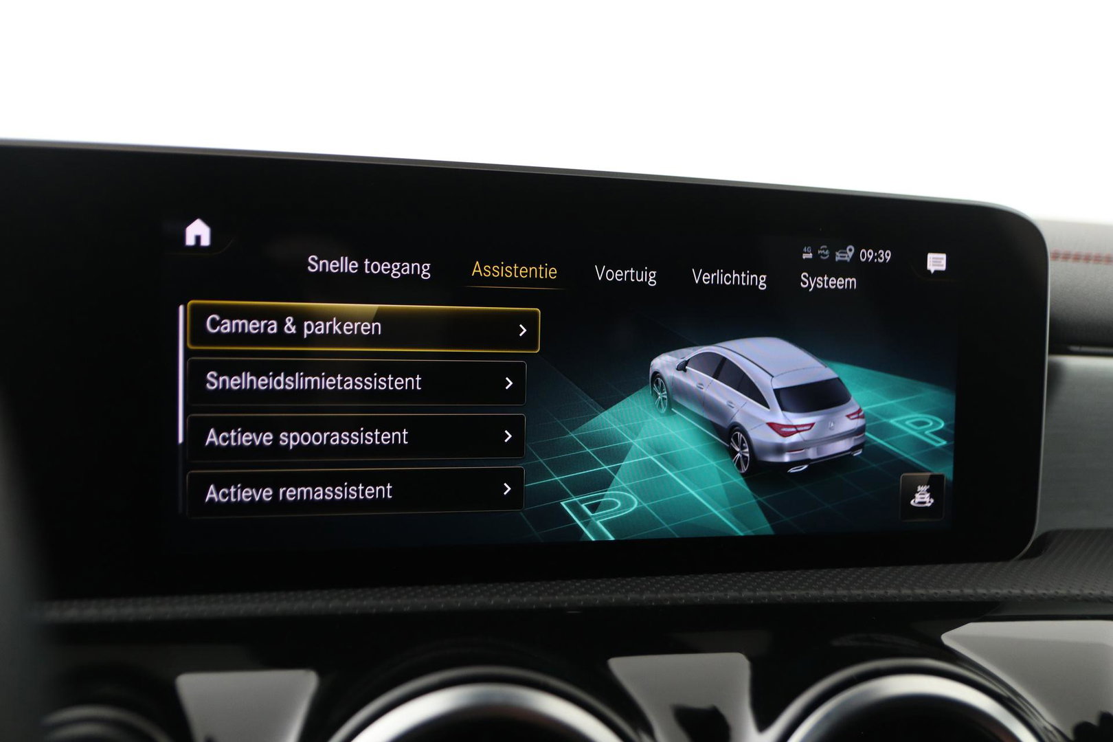 Mercedes-Benz CLA Shooting Brake 180 Advantage | Camera | PDC V+A | Stoelverwarming | Getint Glas | 18 Inch