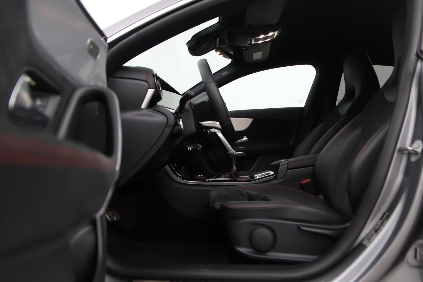 Mercedes-Benz CLA Shooting Brake 180 Advantage | Camera | PDC V+A | Stoelverwarming | Getint Glas | 18 Inch