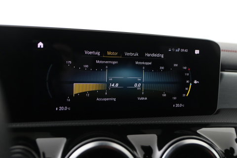 Mercedes-Benz CLA Shooting Brake 180 Advantage | Camera | PDC V+A | Stoelverwarming | Getint Glas | 18 Inch