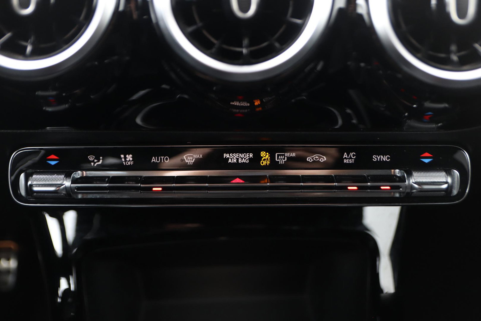 Mercedes-Benz CLA Shooting Brake 180 Advantage | Camera | PDC V+A | Stoelverwarming | Getint Glas | 18 Inch