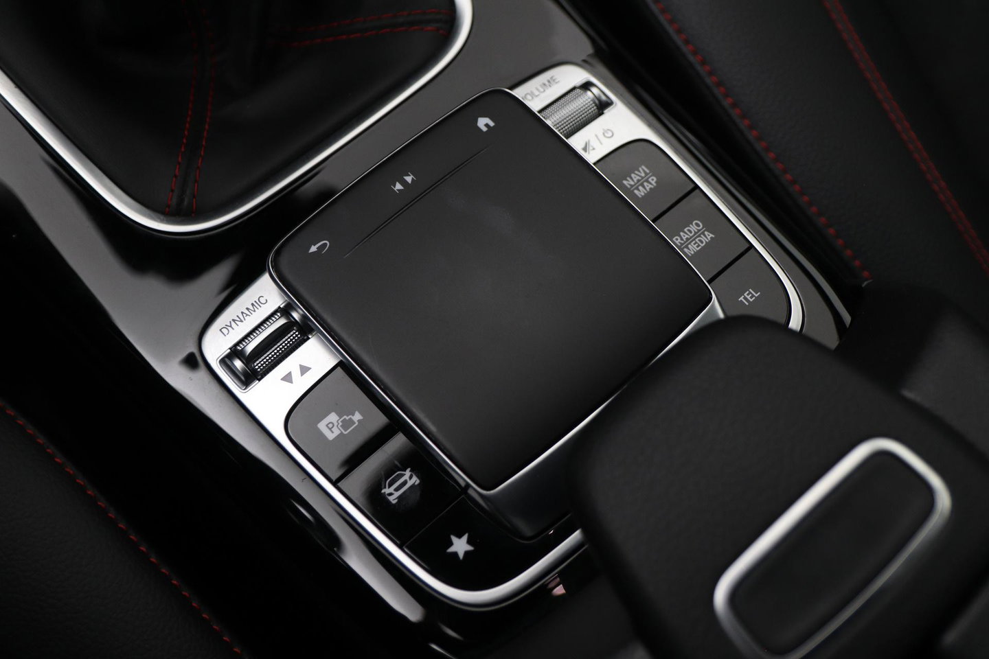 Mercedes-Benz CLA Shooting Brake 180 Advantage | Camera | PDC V+A | Stoelverwarming | Getint Glas | 18 Inch