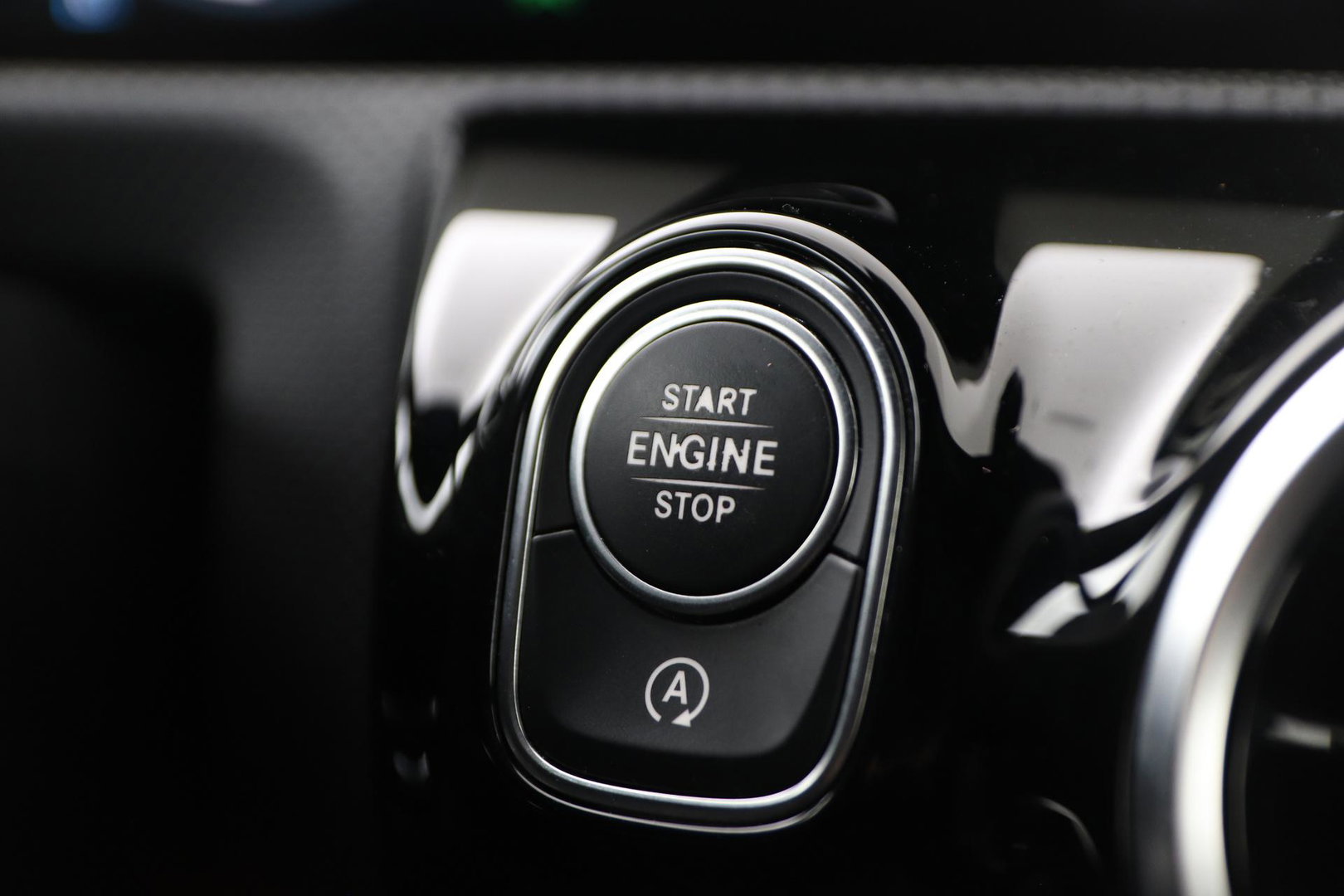 Mercedes-Benz CLA Shooting Brake 180 Advantage | Camera | PDC V+A | Stoelverwarming | Getint Glas | 18 Inch