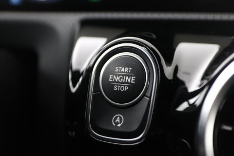 Mercedes-Benz CLA Shooting Brake 180 Advantage | Camera | PDC V+A | Stoelverwarming | Getint Glas | 18 Inch