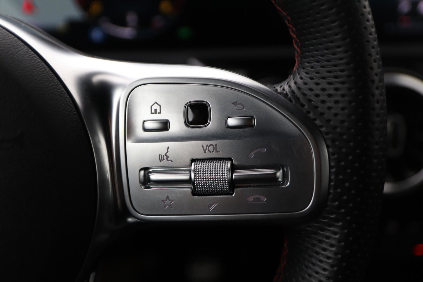 Mercedes-Benz CLA Shooting Brake 180 Advantage | Camera | PDC V+A | Stoelverwarming | Getint Glas | 18 Inch