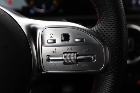 Mercedes-Benz CLA Shooting Brake 180 Advantage | Camera | PDC V+A | Stoelverwarming | Getint Glas | 18 Inch