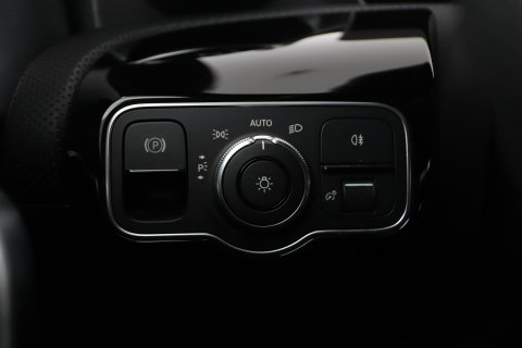 Mercedes-Benz CLA Shooting Brake 180 Advantage | Camera | PDC V+A | Stoelverwarming | Getint Glas | 18 Inch