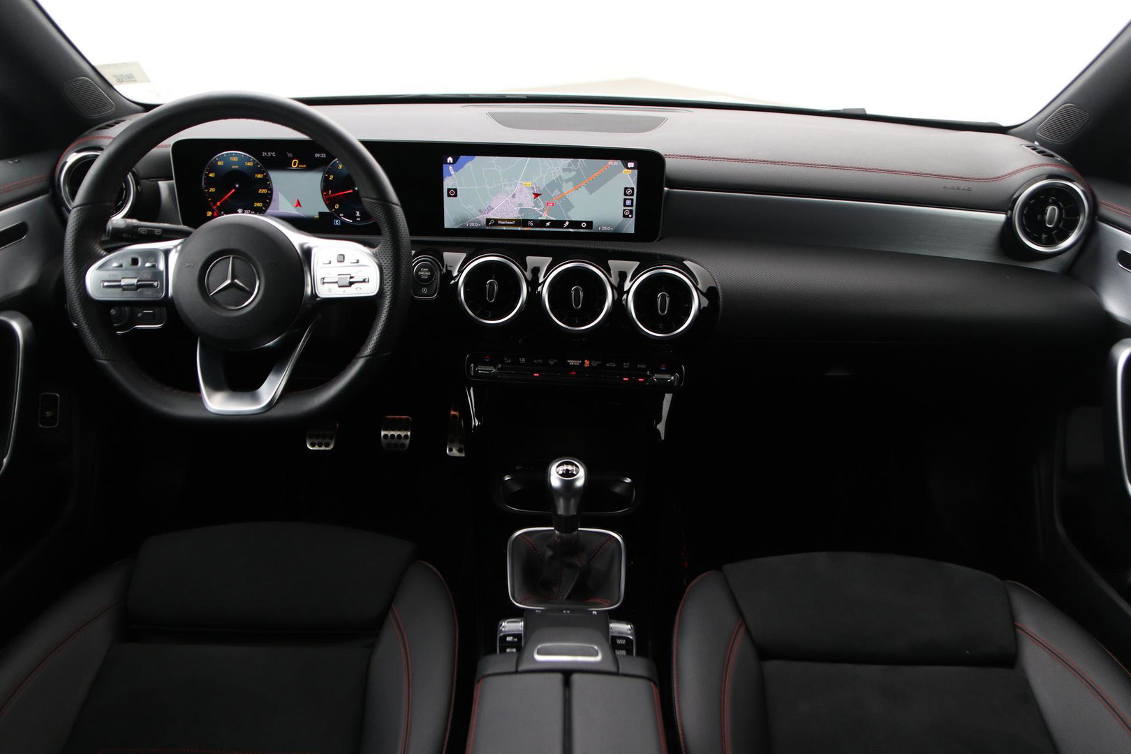 Mercedes-Benz CLA Shooting Brake 180 Advantage | Camera | PDC V+A | Stoelverwarming | Getint Glas | 18 Inch