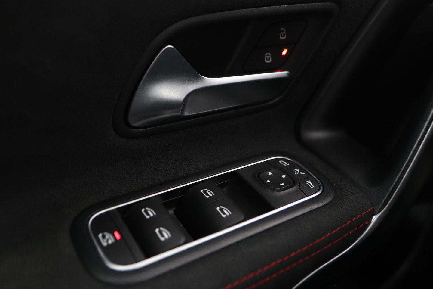 Mercedes-Benz CLA Shooting Brake 180 Advantage | Camera | PDC V+A | Stoelverwarming | Getint Glas | 18 Inch