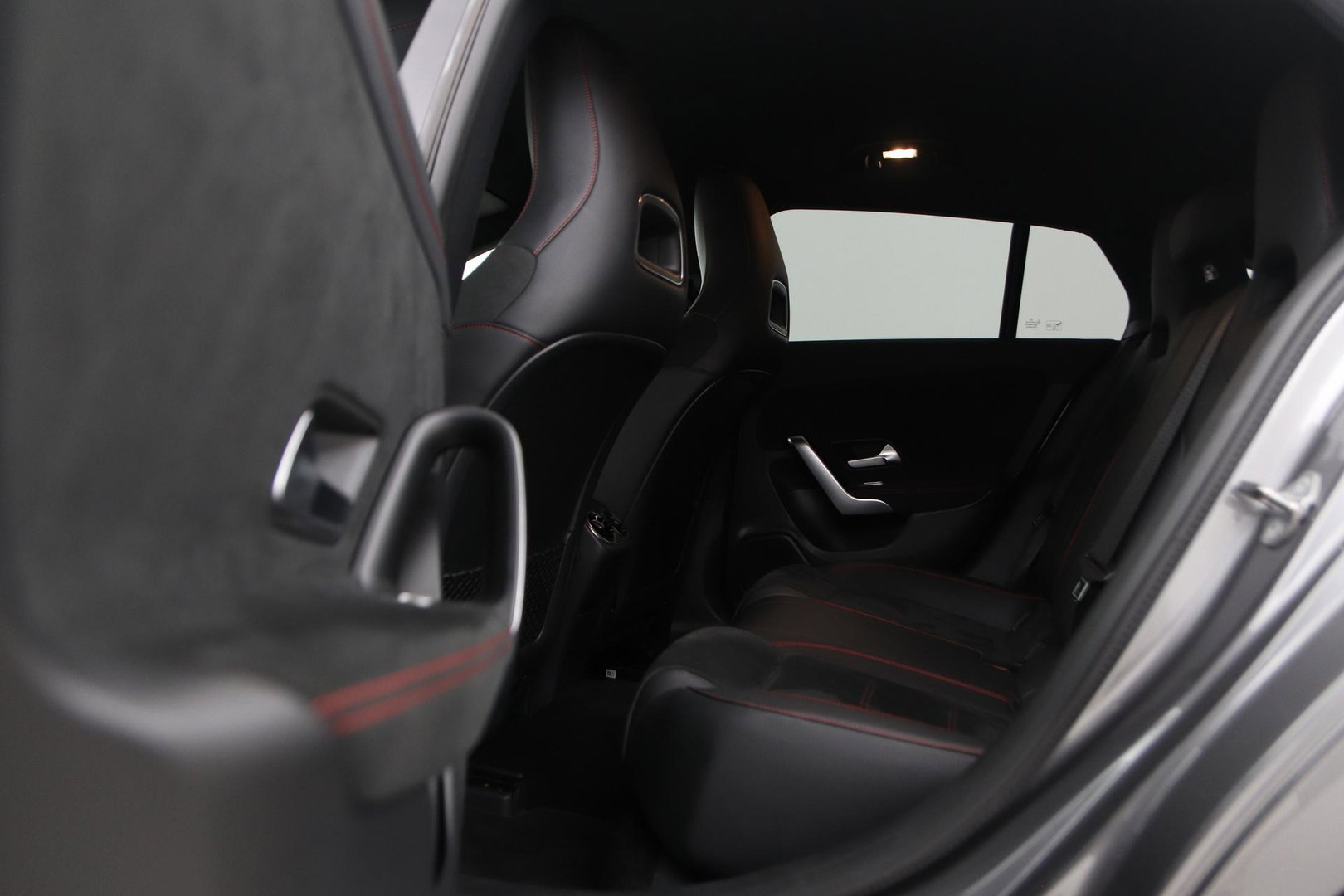 Mercedes-Benz CLA Shooting Brake 180 Advantage | Camera | PDC V+A | Stoelverwarming | Getint Glas | 18 Inch