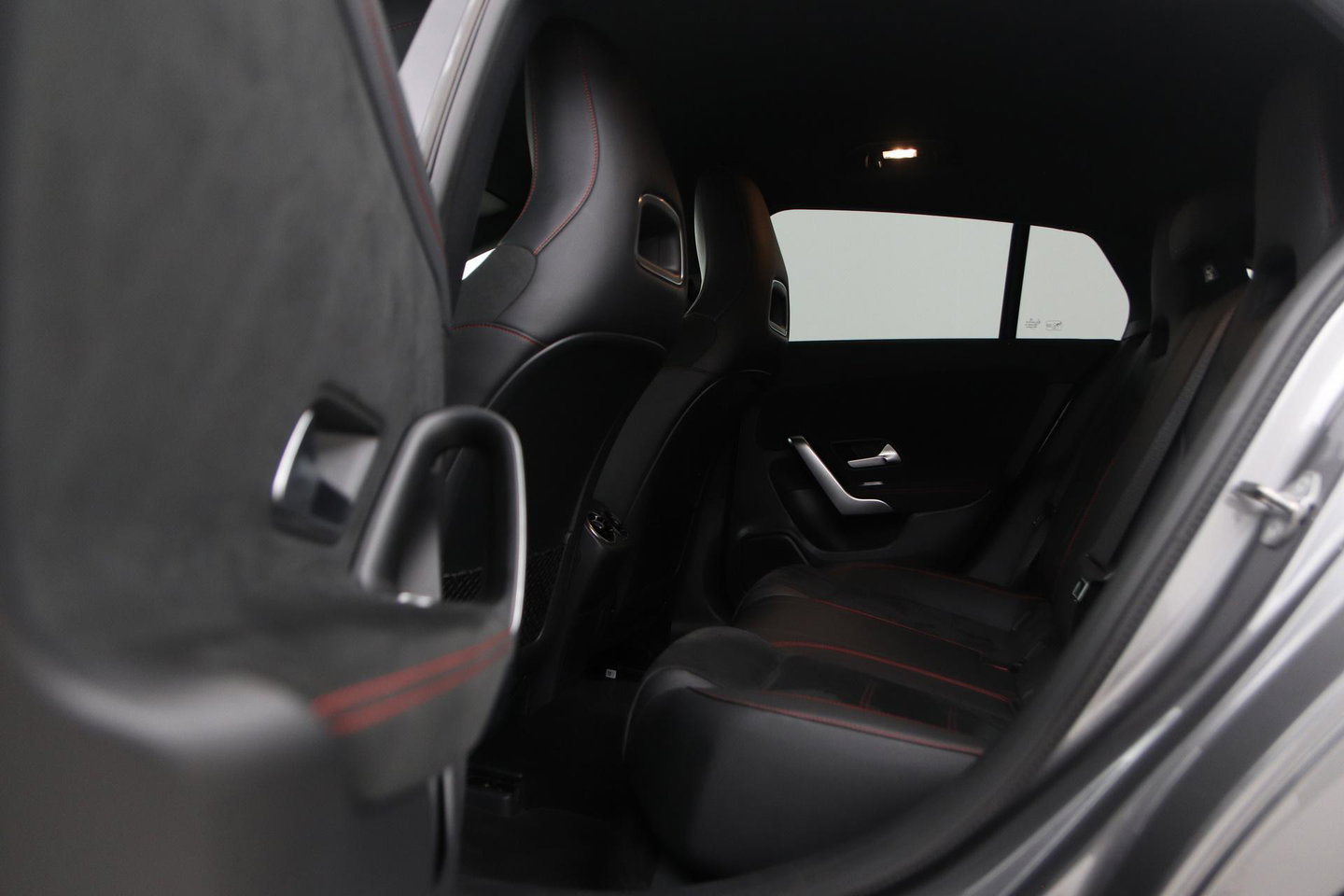 Mercedes-Benz CLA Shooting Brake 180 Advantage | Camera | PDC V+A | Stoelverwarming | Getint Glas | 18 Inch