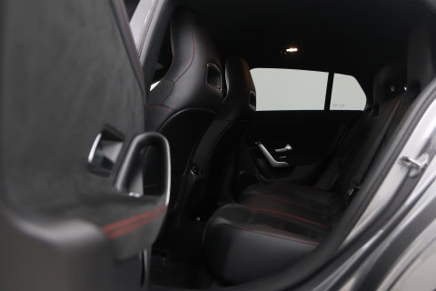 Mercedes-Benz CLA Shooting Brake 180 Advantage | Camera | PDC V+A | Stoelverwarming | Getint Glas | 18 Inch