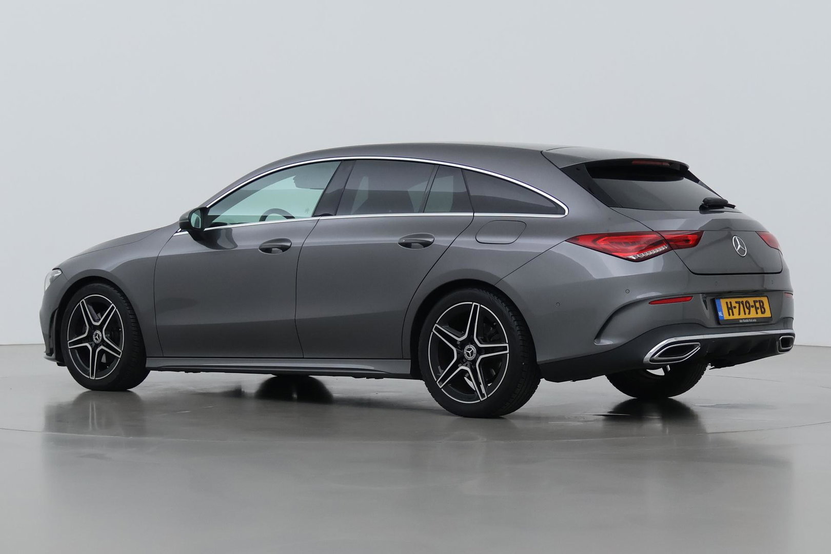 Mercedes-Benz CLA Shooting Brake 180 Advantage | Camera | PDC V+A | Stoelverwarming | Getint Glas | 18 Inch
