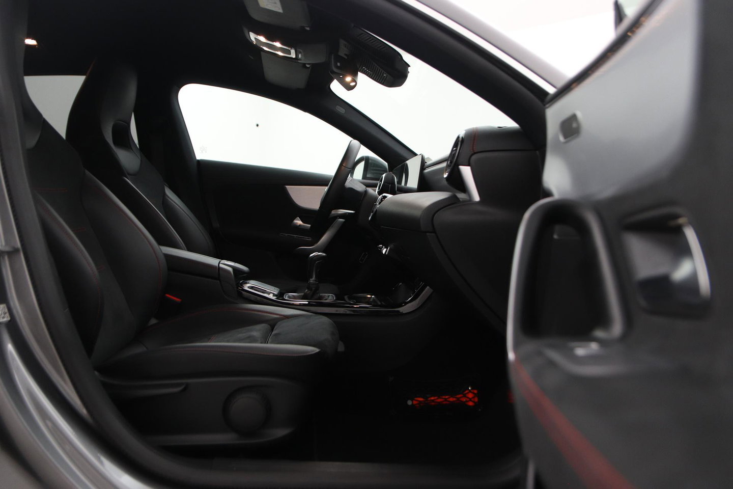 Mercedes-Benz CLA Shooting Brake 180 Advantage | Camera | PDC V+A | Stoelverwarming | Getint Glas | 18 Inch