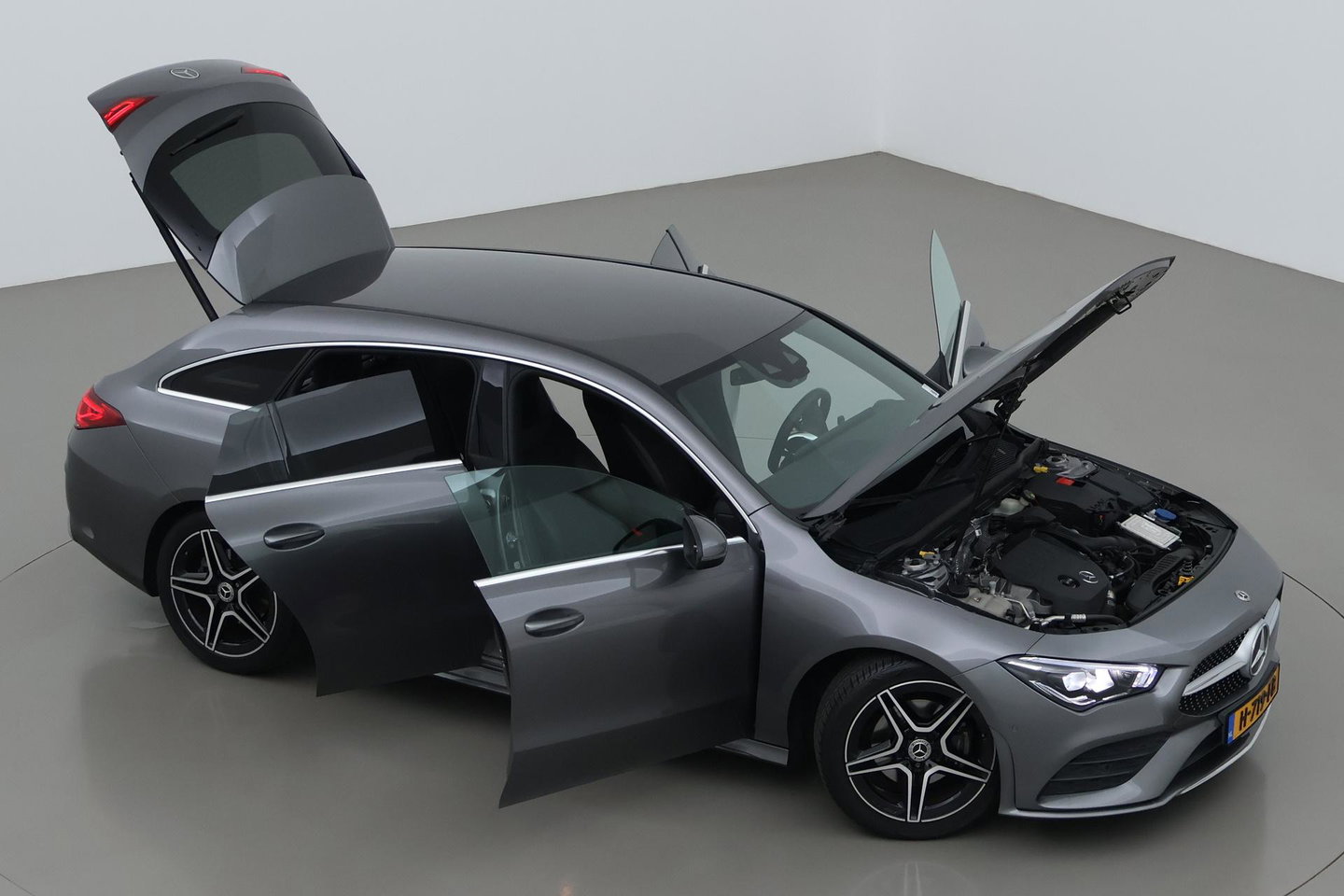 Mercedes-Benz CLA Shooting Brake 180 Advantage | Camera | PDC V+A | Stoelverwarming | Getint Glas | 18 Inch