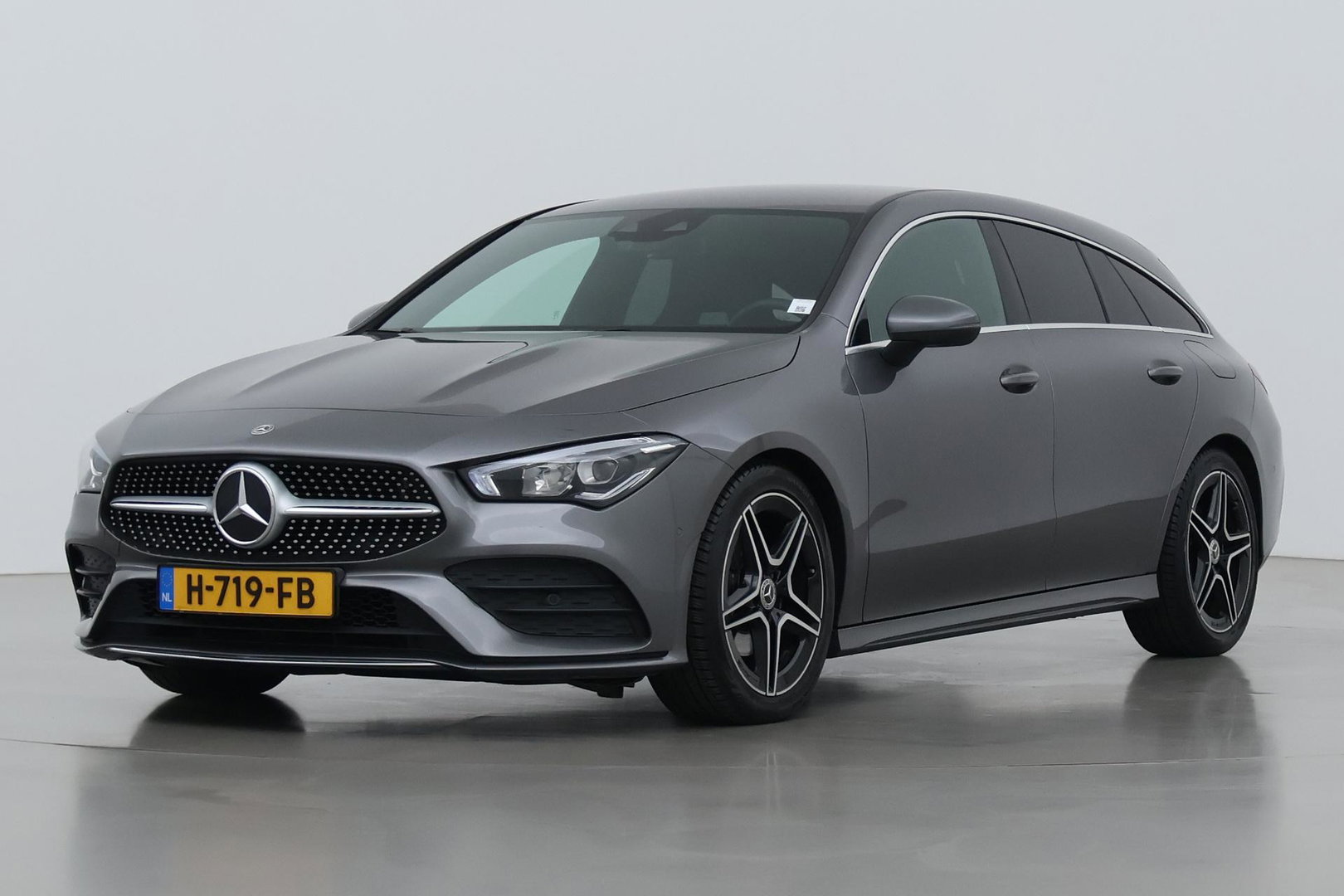 Mercedes-Benz CLA Shooting Brake 180 Advantage | Camera | PDC V+A | Stoelverwarming | Getint Glas | 18 Inch