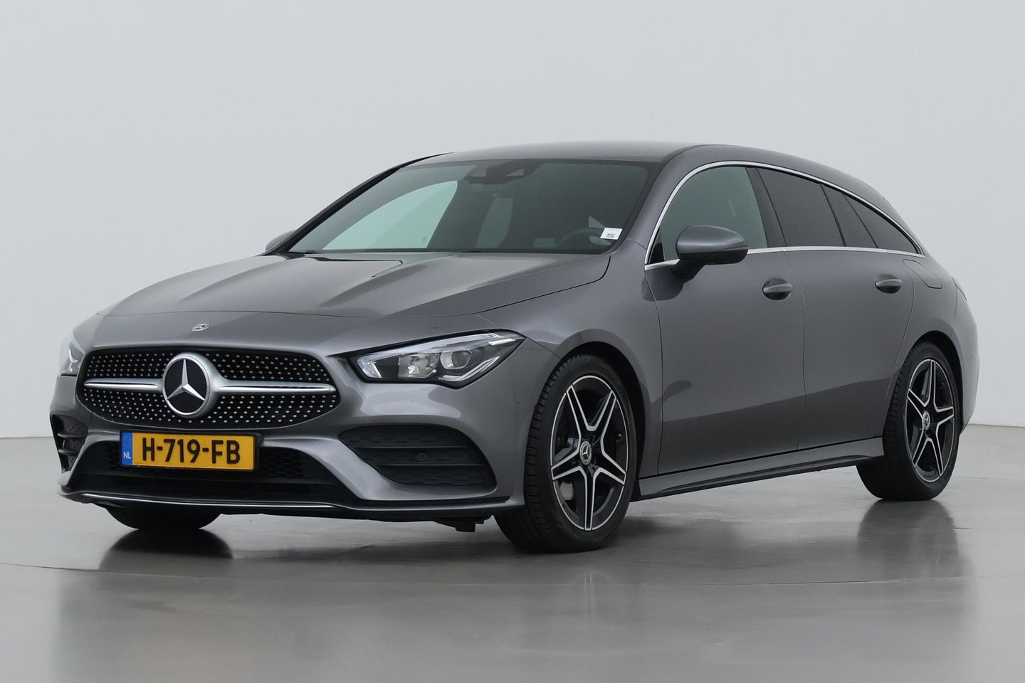 Mercedes-Benz CLA Shooting Brake 180 Advantage | Camera | PDC V+A | Stoelverwarming | Getint Glas | 18 Inch