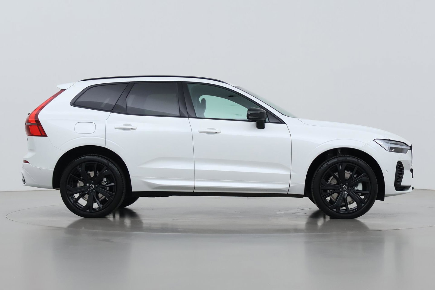 Volvo XC60 T8 Plug-in hybrid Plus Black Edition | FACELIFT | 360° Camera | harman/kardon | ACC | Stoel+Stuurverwarming | BLIS
