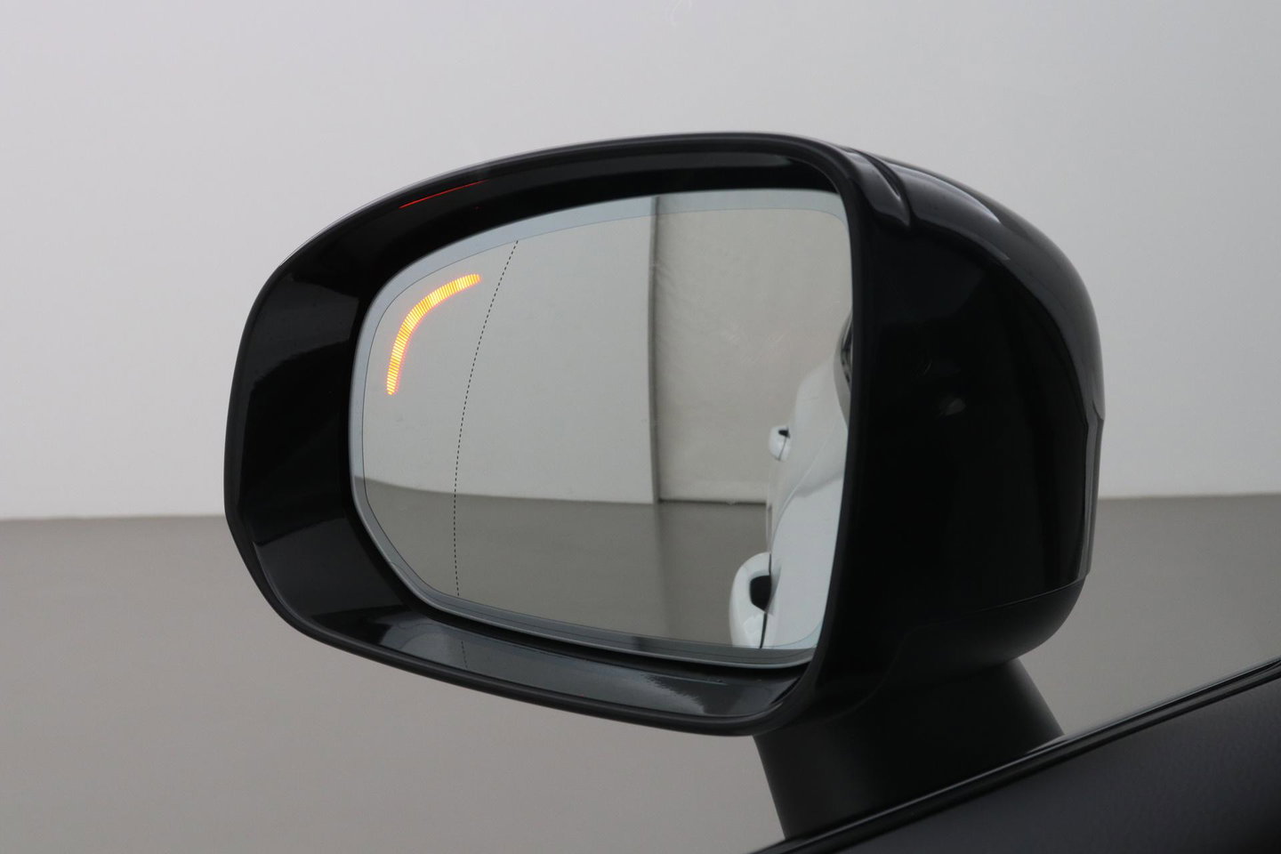 Volvo XC60 T8 Plug-in hybrid Plus Black Edition | FACELIFT | 360° Camera | harman/kardon | ACC | Stoel+Stuurverwarming | BLIS