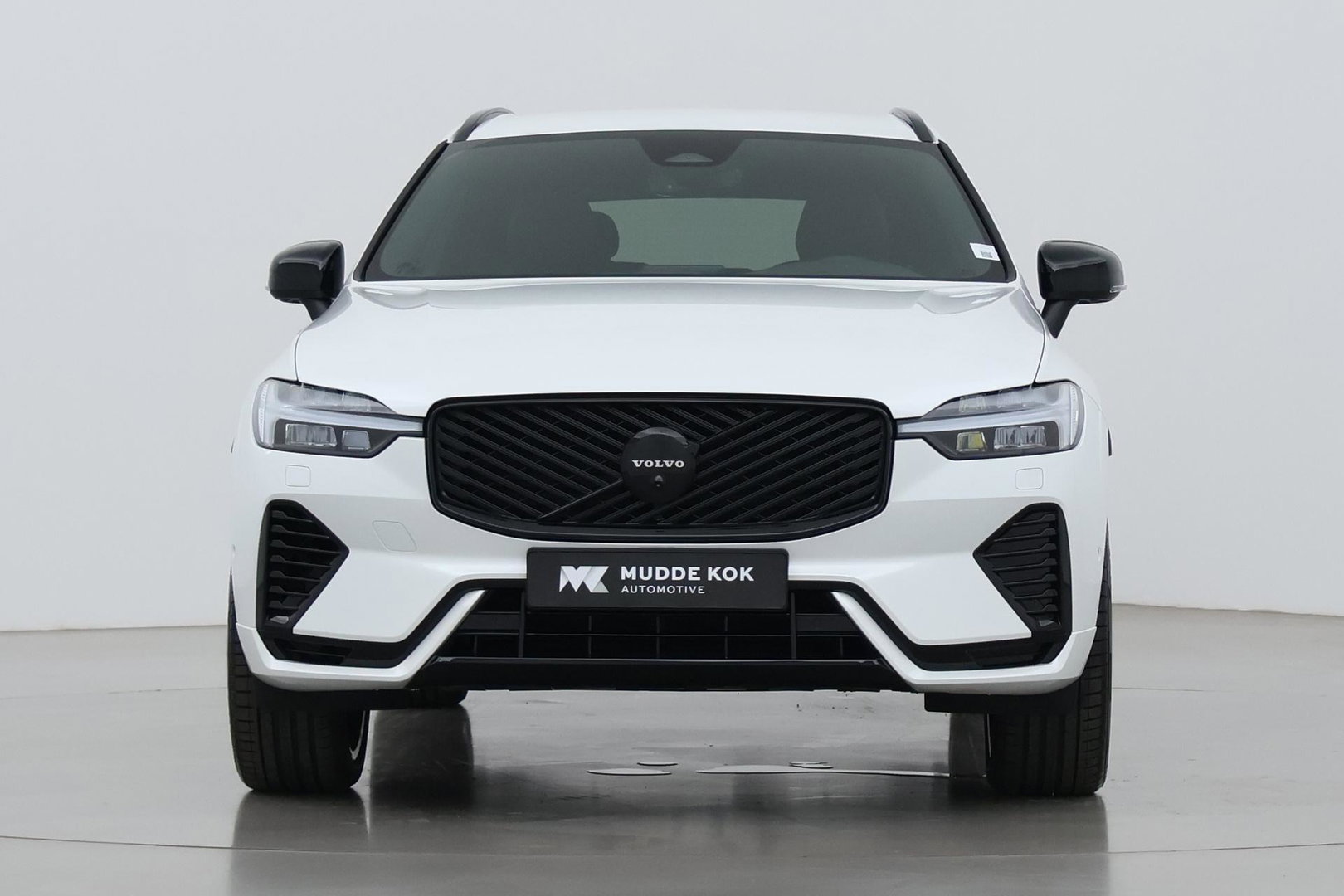 Volvo XC60 T8 Plug-in hybrid Plus Black Edition | FACELIFT | 360° Camera | harman/kardon | ACC | Stoel+Stuurverwarming | BLIS