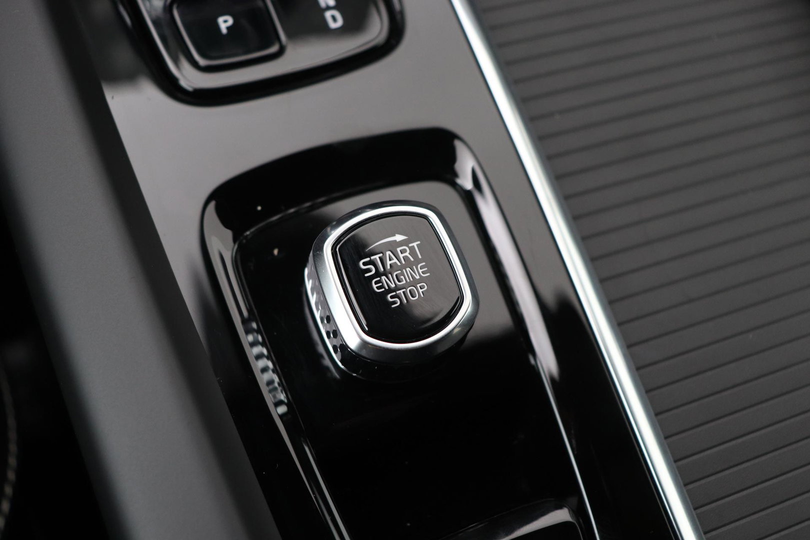 Volvo XC60 T8 Plug-in hybrid Plus Black Edition | FACELIFT | 360° Camera | harman/kardon | ACC | Stoel+Stuurverwarming | BLIS