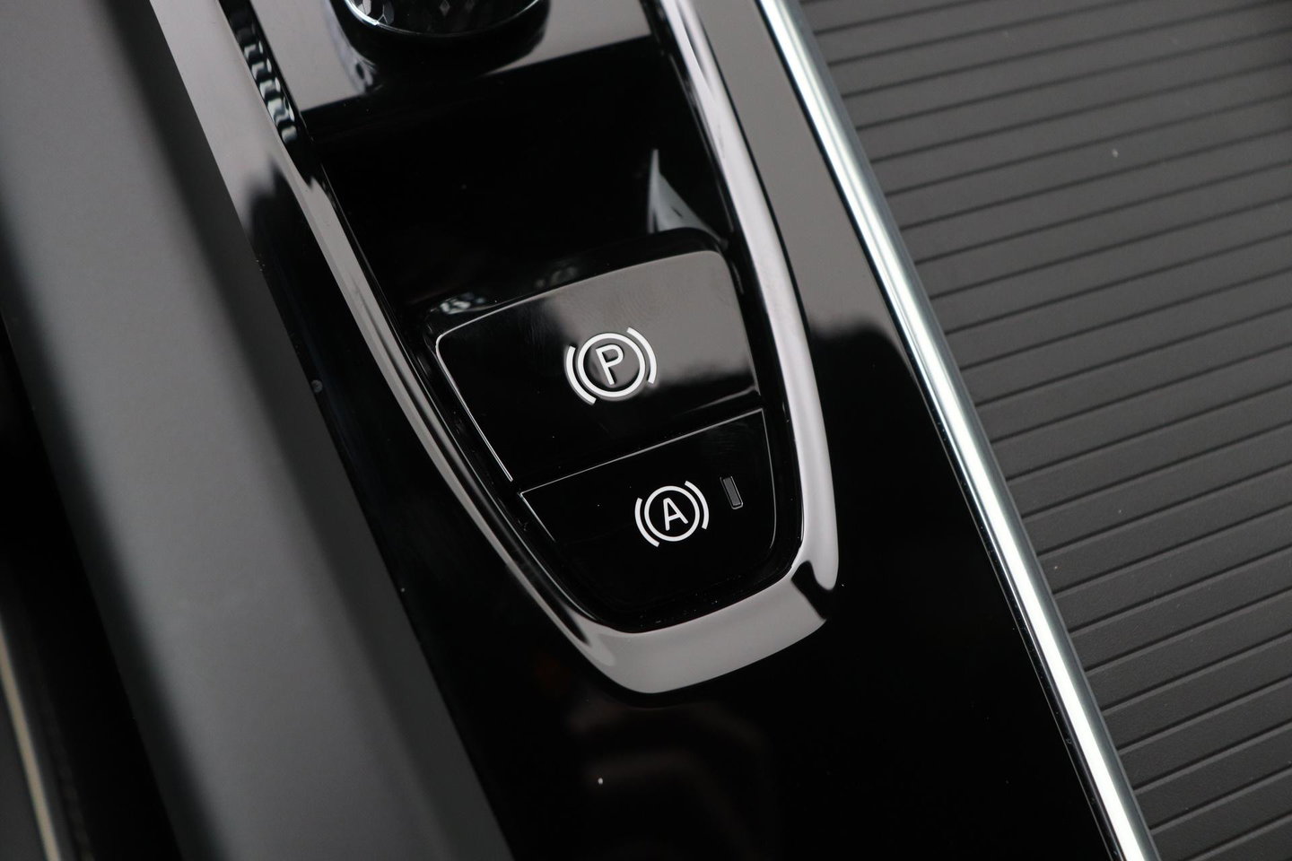Volvo XC60 T8 Plug-in hybrid Plus Black Edition | FACELIFT | 360° Camera | harman/kardon | ACC | Stoel+Stuurverwarming | BLIS