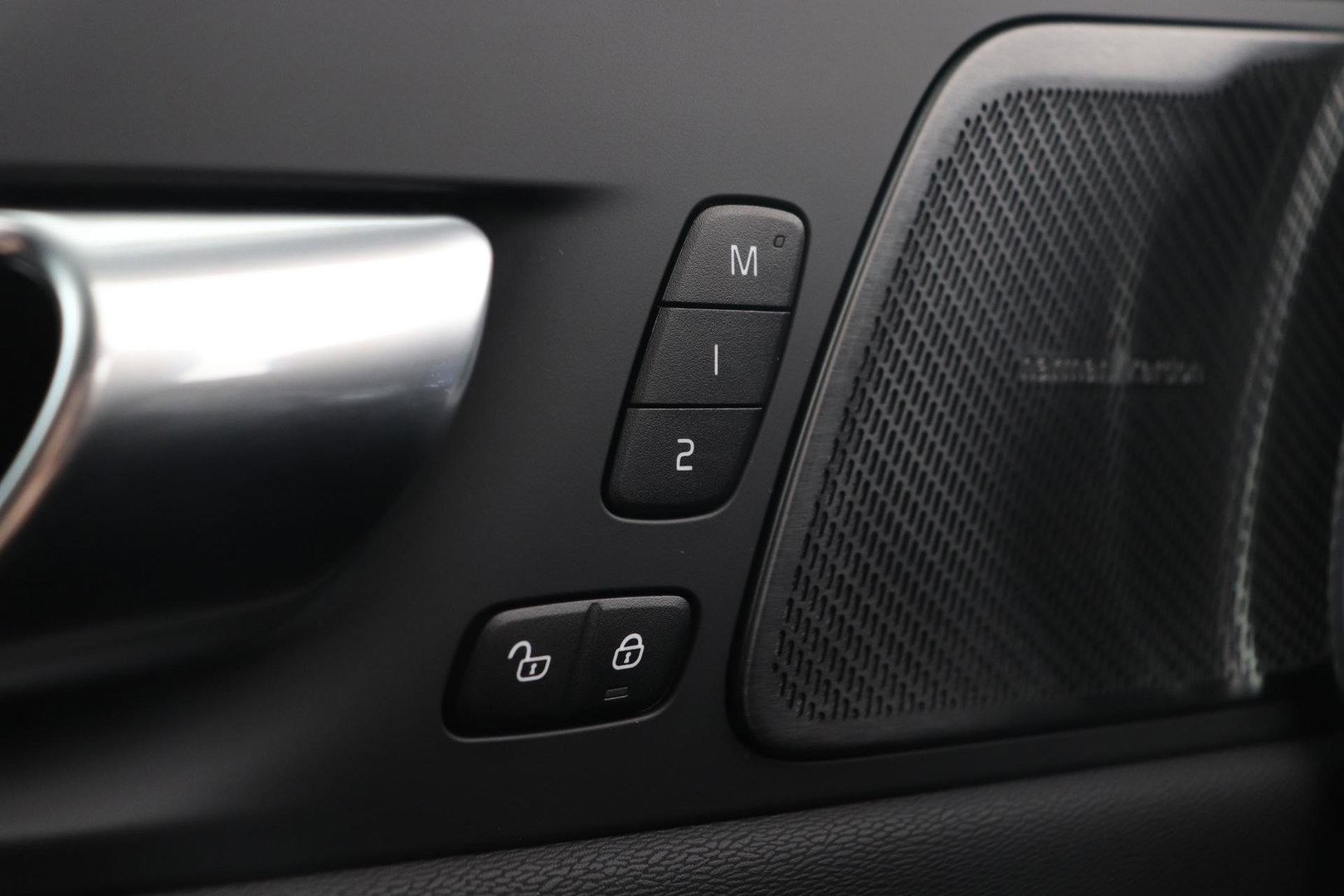Volvo XC60 T8 Plug-in hybrid Plus Black Edition | FACELIFT | 360° Camera | harman/kardon | ACC | Stoel+Stuurverwarming | BLIS