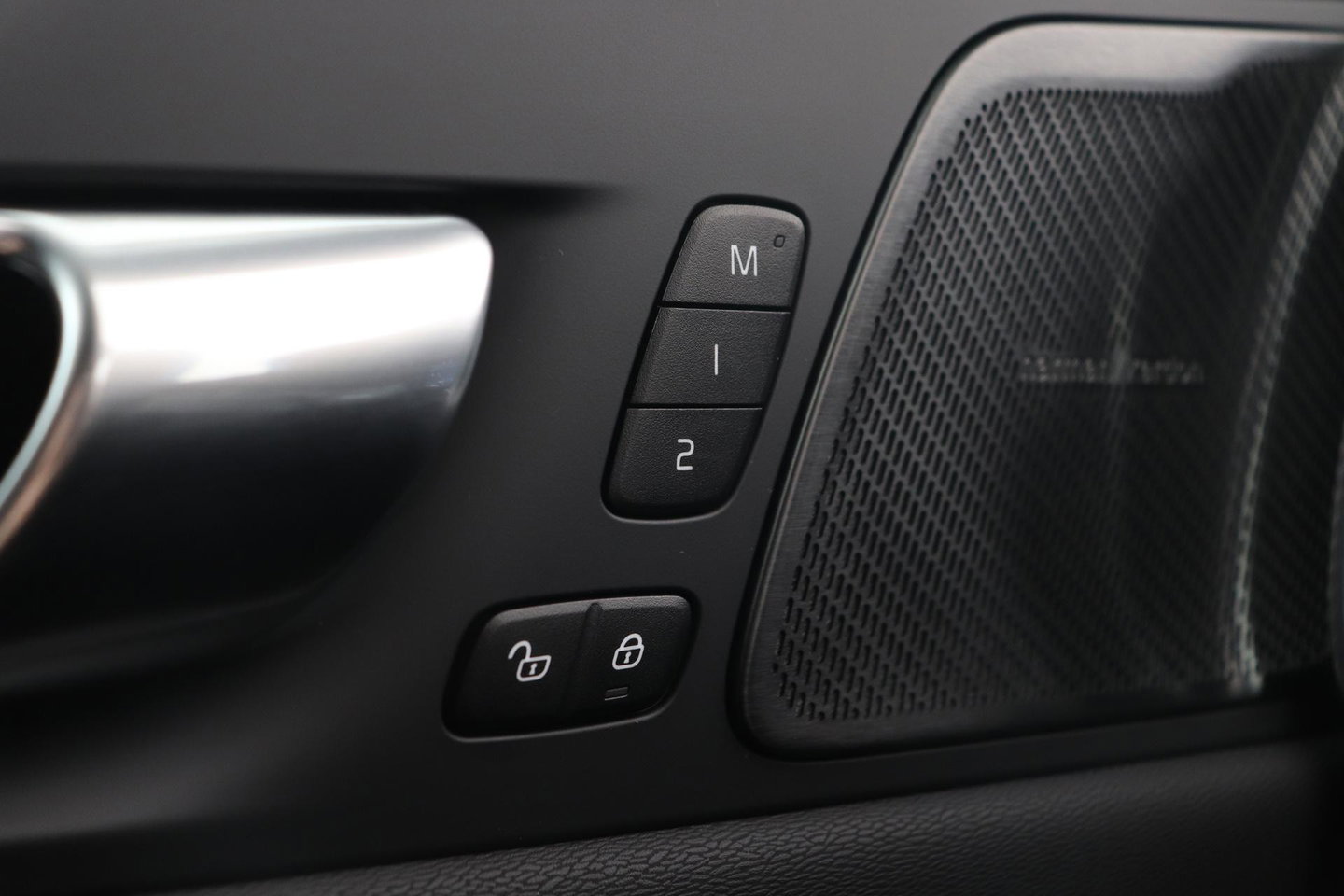 Volvo XC60 T8 Plug-in hybrid Plus Black Edition | FACELIFT | 360° Camera | harman/kardon | ACC | Stoel+Stuurverwarming | BLIS