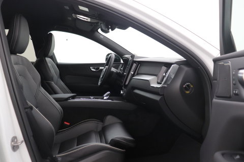 Volvo XC60 T8 Plug-in hybrid Plus Black Edition | FACELIFT | 360° Camera | harman/kardon | ACC | Stoel+Stuurverwarming | BLIS