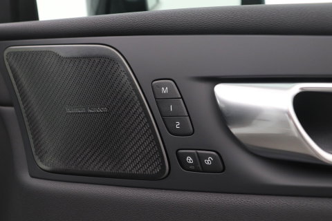 Volvo XC60 T8 Plug-in hybrid Plus Black Edition | FACELIFT | 360° Camera | harman/kardon | ACC | Stoel+Stuurverwarming | BLIS